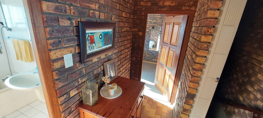 4 Bedroom Property for Sale in Noorsekloof Eastern Cape
